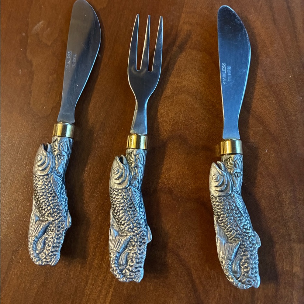 Vintage Arthur Court Appetizer Utensils With a Carved Salmon Design Handle.